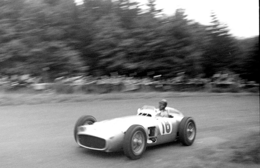 Juan Manuel Fangio llevó por primera vez el Mercedes-Benz a la victoria en el Gran Premio de Francia en Reims
