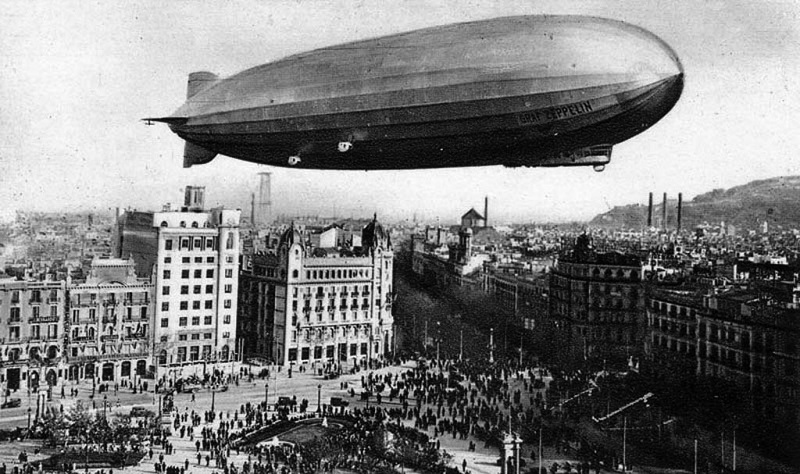 Vuela por primera vez el Graf Zeppelin (LZ 127)