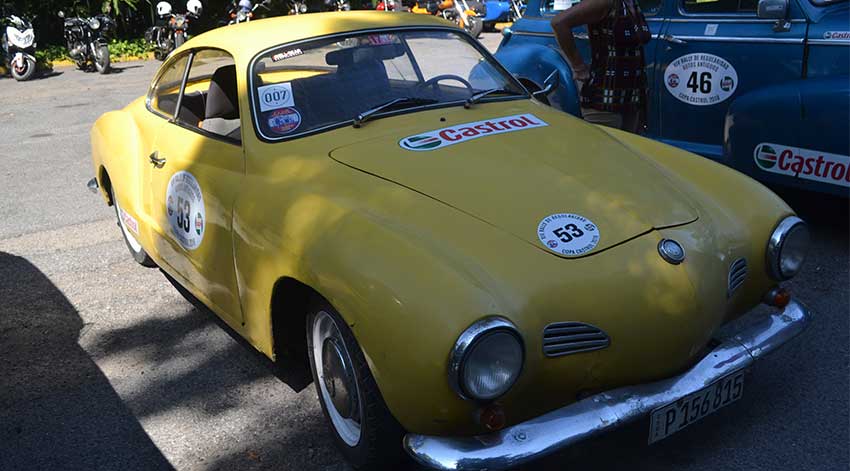 Karmann Ghia amarillo