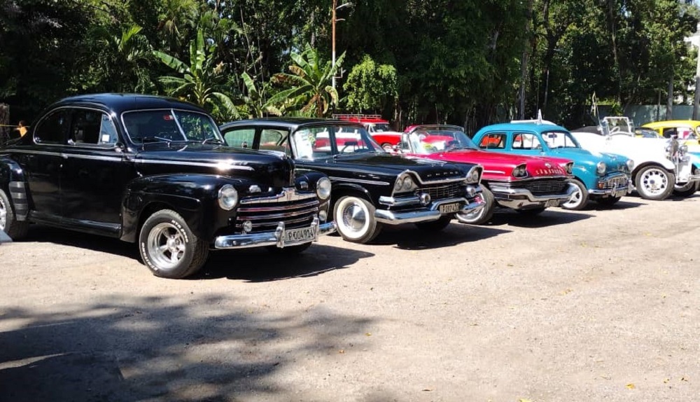 Rally y desfile aniversario 85 del Cabaret Tropicana 
