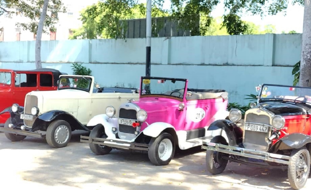 Rally y desfile aniversario 85 del Cabaret Tropicana 