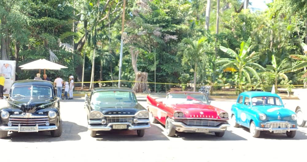 Rally y desfile aniversario 85 del Cabaret Tropicana 