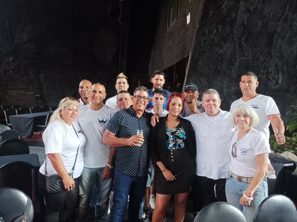 Rally y desfile aniversario 85 del Cabaret Tropicana 