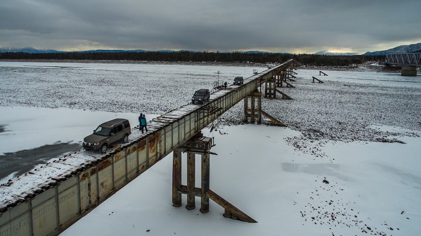 Puente Kuandinsky que atraviesa el río Vitim, en Rusia