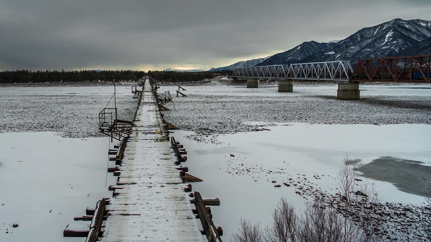 Puente Kuandinsky que atraviesa el río Vitim, en Rusia