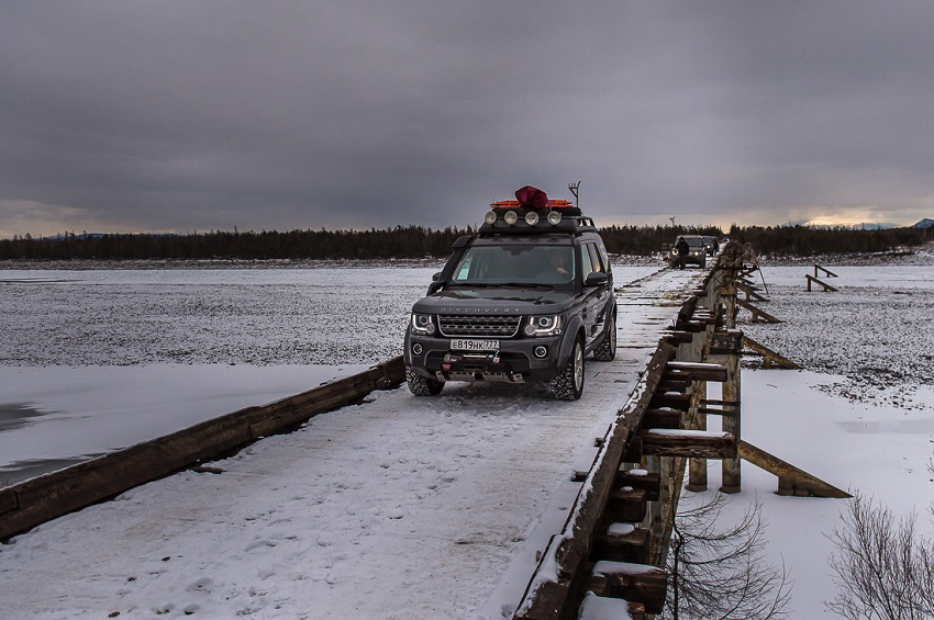 Puente Kuandinsky que atraviesa el río Vitim, en Rusia