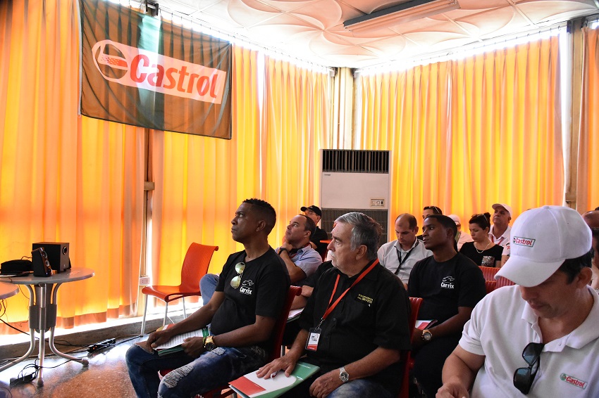 Conferencia de Castrol Cuba S.A en el II Salón de Excelencias del Motor