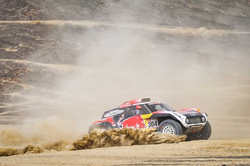 Piloto francés Stephane Peterhansel, al timón de un Mini en Raly Dakar-2019