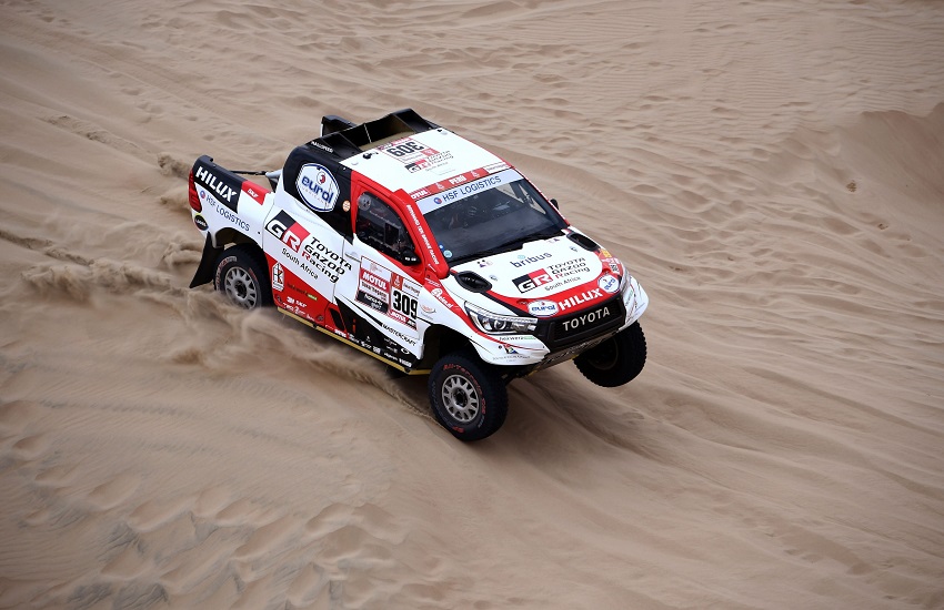 Nasser Al-Attiyah con su Toyota Hilux en el Rally Dakar-2019