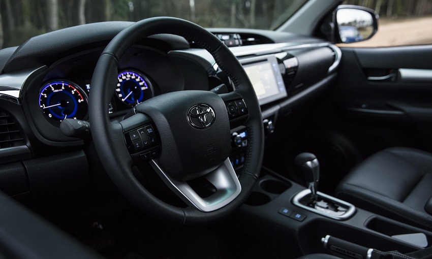 Interior de la Toyota Hilux Invincible