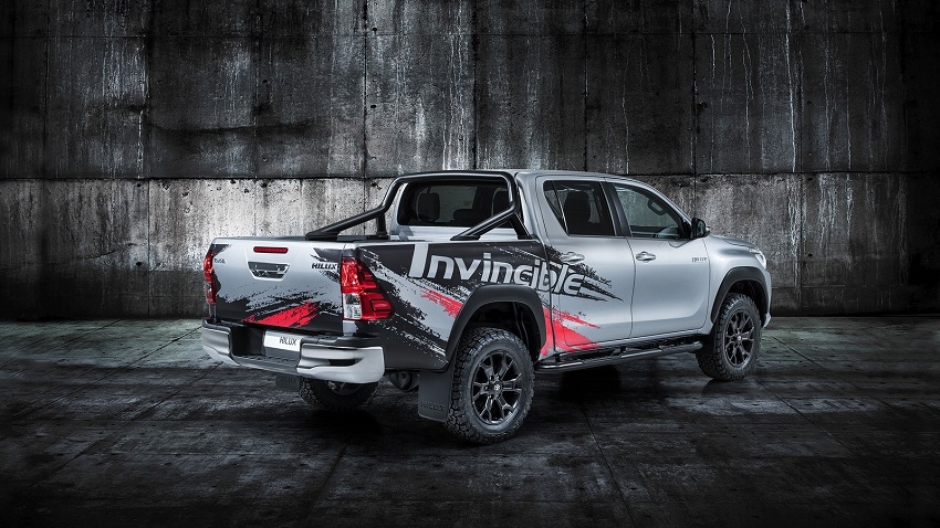 Parte trasera Toyota Hilux Invincible