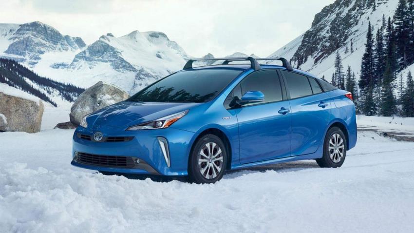 Toyata Prius 2019 azul en la nieve