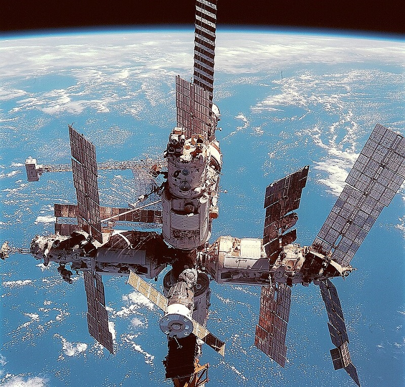 La basura espacial y los vuelos comerciales