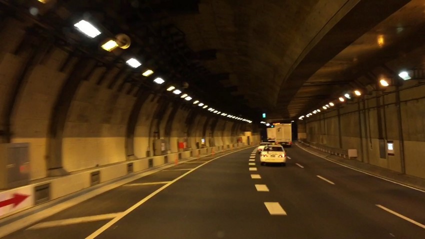 Yamate, en Japón con 18 km es uno de los cinco túneles de carretera más largos