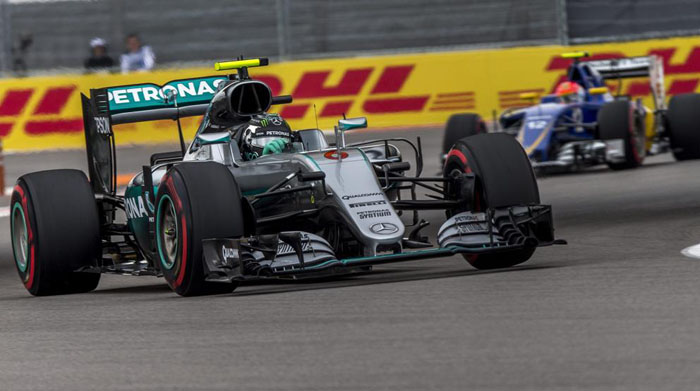 Mercedes mantuvo su dominio en Rusia Mercedes domina en Sochi, a sus rivales y a sus pilotos
