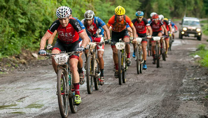 Titanes del ciclismo de montaña se citan en el trópico