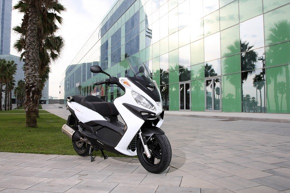 Rieju City Line Scooter Rieju lanza el City Line, un scooter muy español