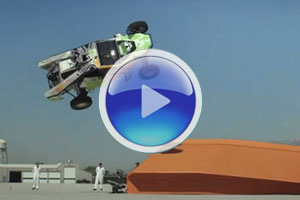 Hot Wheels and Corkscrew Jump Vídeo del día: Hot Wheels y el sacacorchos de 28 metros