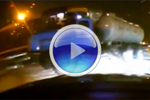 Vídeo del día: un camión arrasado por un tren