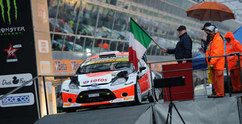 Kubica se impone a Rossi en el Monza Rally Show 2014