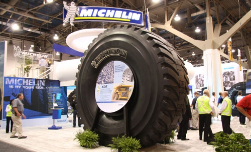 El neumático más grande del mundo: Michelin XDR