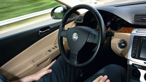 VW presenta un sistema de Piloto Automático temporal