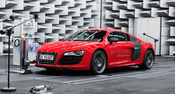 Escucha el electro-ronroneo del Audi R8 e-tron