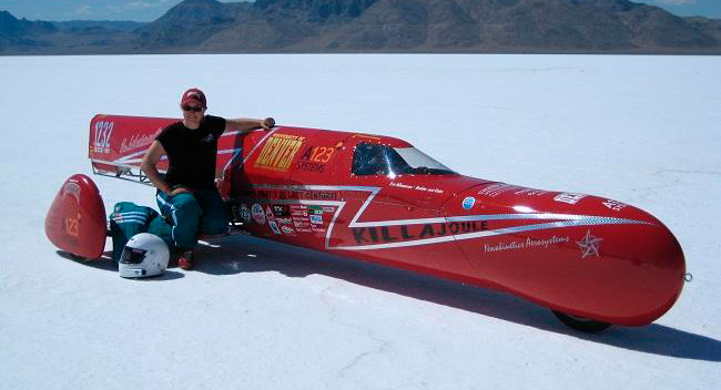 La moto eléctrica de 3 ruedas KillaJoule bate el récord de velocidad en Bonneville