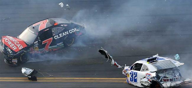 Vídeo: espectacular accidente en la NASCAR con 33 espectadores heridos, dos graves