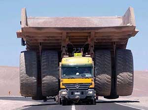 ¿Cómo se transporta un camión de minería de más de 220 toneladas?