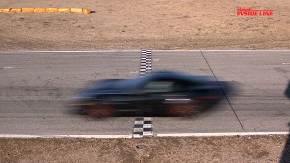 Vídeo: ¿Qué es más rápido en Willow Springs? ¿GT-R o Corvette?