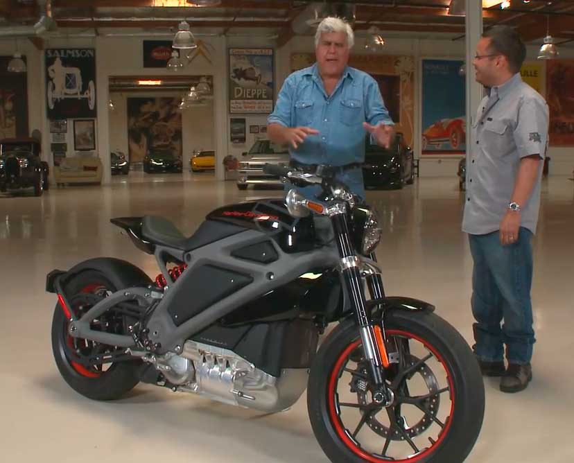 Jay Leno se monta en la Harley eléctrica conceptual
