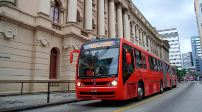 Presentan en Brasil el autobús más largo del mundo