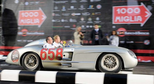 El Mercedes-Benz de Fangio se presenta en sociedad