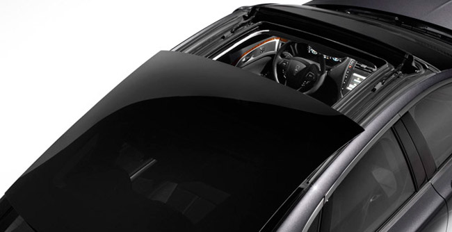 El nuevo Lincoln MKZ muestra su súper-techo