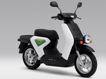Honda descubre su primera scooter eléctrica