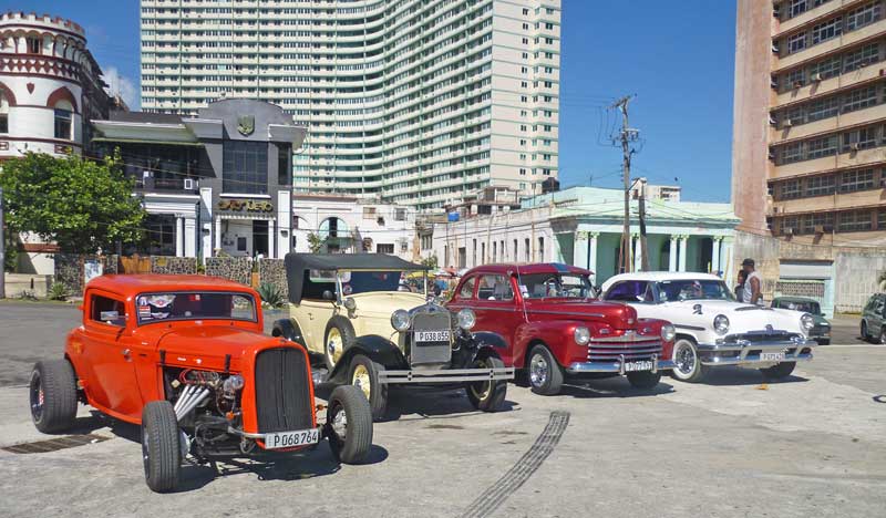 Patio Expositivo del Club de Autos Deportivos