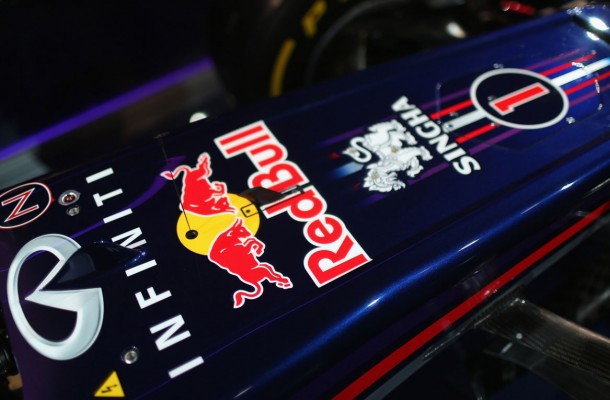 Red Bull prueba piezas de 2014 en pista