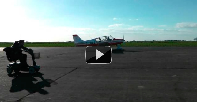 Video: Scooter para ancianos v.s avioneta Robin DR400