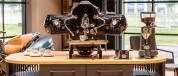 Máquina de café inspirada en el motor de una moto R18