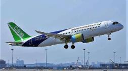 Un nuevo avión aparece