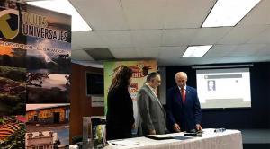 Firmando el acuerdo José Carlos de Santiago, presidente del Grupo Excelencias y Beatriz Flamenco, Directora de Tour Universales