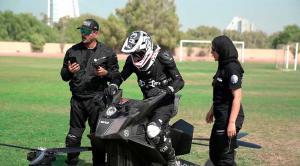 La Policía de Dubái en motos voladoras