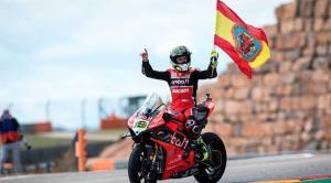 El piloto español Álvaro Bautista y su Ducati Panigale V4R