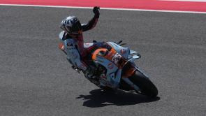 Bezzecchi vuelve a encaramar su moto en lo más alto del podio