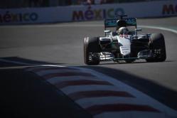 Mercedes en el circuito "Hermanos Rodríguez" Mercedes y Hamilton toman tequila