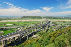 ¿Cuántas veces podríamos dar la vuelta a la Tierra con las carreteras que hay hoy construidas?