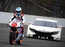Fernando Alonso, se prueba en una Honda como piloto de Moto GP