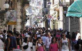 Calle Obispo, la más transitada de la ciudad colonial