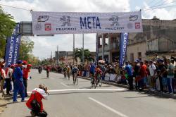 Jans Carlos, primero en ganar dos etapas